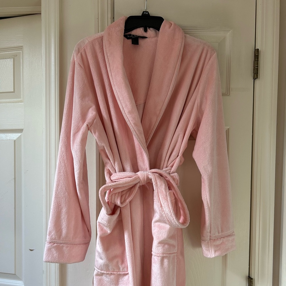 Nicole Miller fluffy robe-Never been worn!